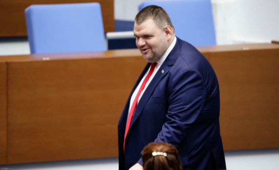 Пеевски: Радев: командва ЦИК и притиска партиите, България не трябва да е руска република. Нищо не може да ме спре!