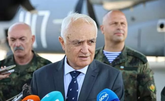 Военният министър: Имаме излишни свръхзапаси, които предоставяме на Украйна