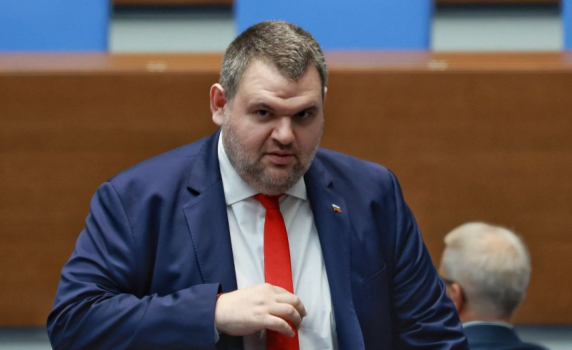 Пеевски: Радев нагнетява напрежение, парламентът да отхвърли ветото за адвокатурата