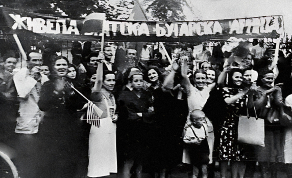 На 5 октомври 1944 г. България сключи договор, с който премина на страната на Съюзниците