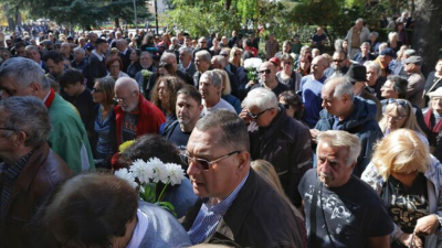 Хиляди хора изпратиха Кирил Маричков Повече от два часа продължи поклонението