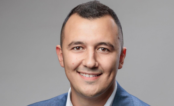 Габриел Вълков: Младите от левицата сме алтернативата на старите муцуни в политиката – Борисов и Пеевски