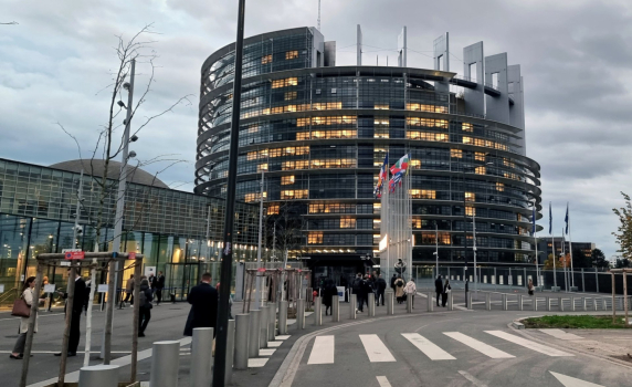 Европарламентът узакони кражбата на руски активи, обезпечава с тях заем за Украйна на стойност €35 млрд.
