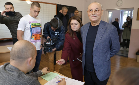 Доган: Ще отговарям само на добронамерени въпроси. Рано е да се говори за коалиции и сглобки