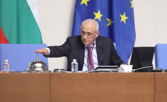 На живо от парламента - втори опит на депутатите да си изберат председател