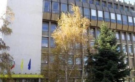Държавата даде партиен офис на Пеевски в сградата на НДСВ. Три институции се изнасят по спешност