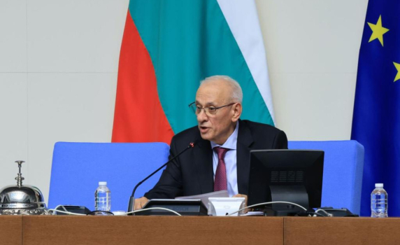 На живо от парламента - трети опит на депутатите да си изберат председател