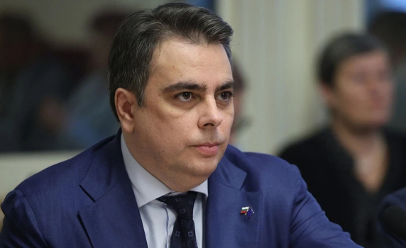 Асен Василев: Аз лично не искам да управлявам с ГЕРБ. От тях зависи отиваме ли пак на избори. Няма лидерска среща, защото Борисов го е страх