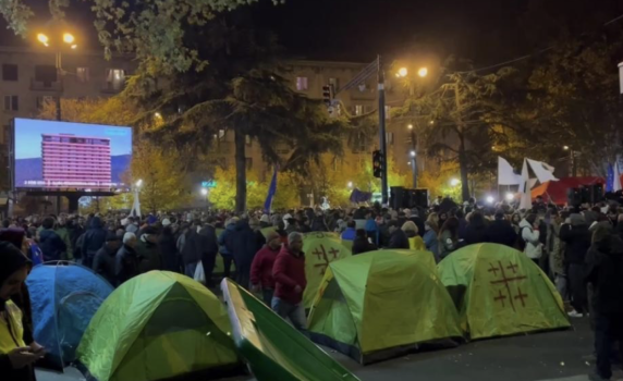 ТАСС: САЩ се опитват да разклатят ситуацията в Грузия, готвят протестиращи за „силови задачи“