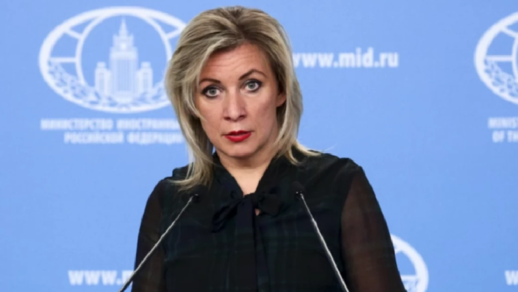 Захарова: Западът издигна Зеленски на пиедестал, постави корона от тенекии на главата му и го уви в мантия от долари