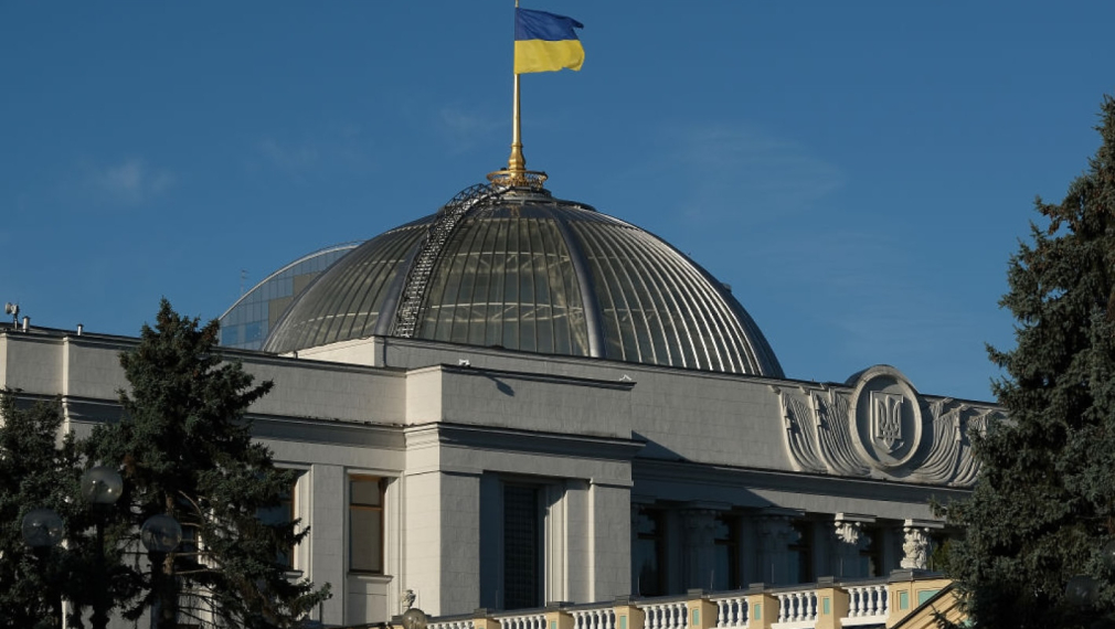 Върховната Рада на Украйна затваря заради опасност от атака, депутатите извеждат семействата си от района