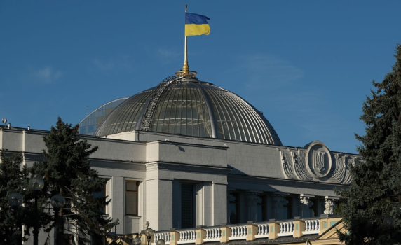 Върховната Рада на Украйна затваря заради опасност от атака, депутатите извеждат семействата си от района