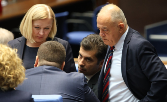 Пети провал на избор за председател на парламента. ДБ и БСП отново гласуваха в услуга на Пеевски