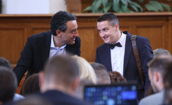 ПП изгони Даниел Лорер и Явор Божанков, защото провалиха избора на Силви Кирилов за шеф на парламента