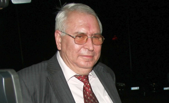Проф. Корнезов казваше: Конституцията не е готварска книга, за да се пипа в нея с блажни ръце