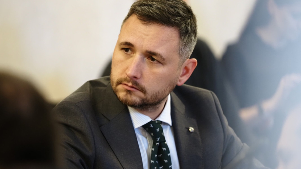 Валентин Тончев: Борисов прави пируети, а неговият партньор Пеевски мята гюбеци. Мутренската олигархична група печели време