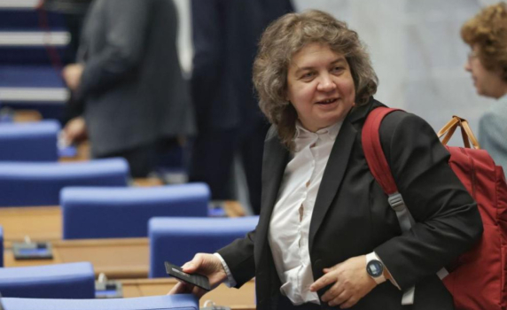 Киселова е готова и за служебен премиер: От отговорност не бягам!