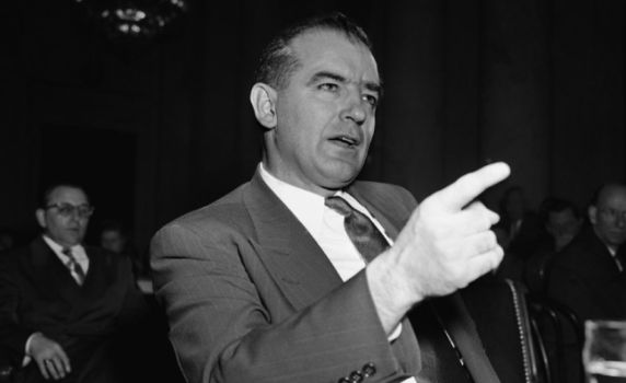 На 9 декември 1953 г. „Дженерал Електрик“ уволнява всички служители с комунистически възгледи