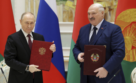 Лукашенко: В Беларус са разположени десетки руски ядрени оръжия, готови сме да приемем "Орешник"