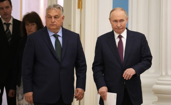Путин и Орбан обсъдиха конфликта в Украйна в телефонен разговор