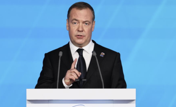 Медведев: По логиката на "Таймс" всички длъжностни лица в страните от НАТО, които помагат на бандеровска Украйна, ще бъдат легитимна цел на Русия