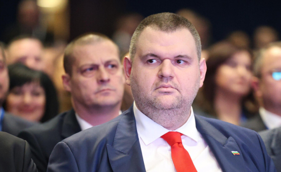 Пеевски:  КЕВР поднесе подарък на енергийните олигарси, че оставиха хората на тъмно и студено