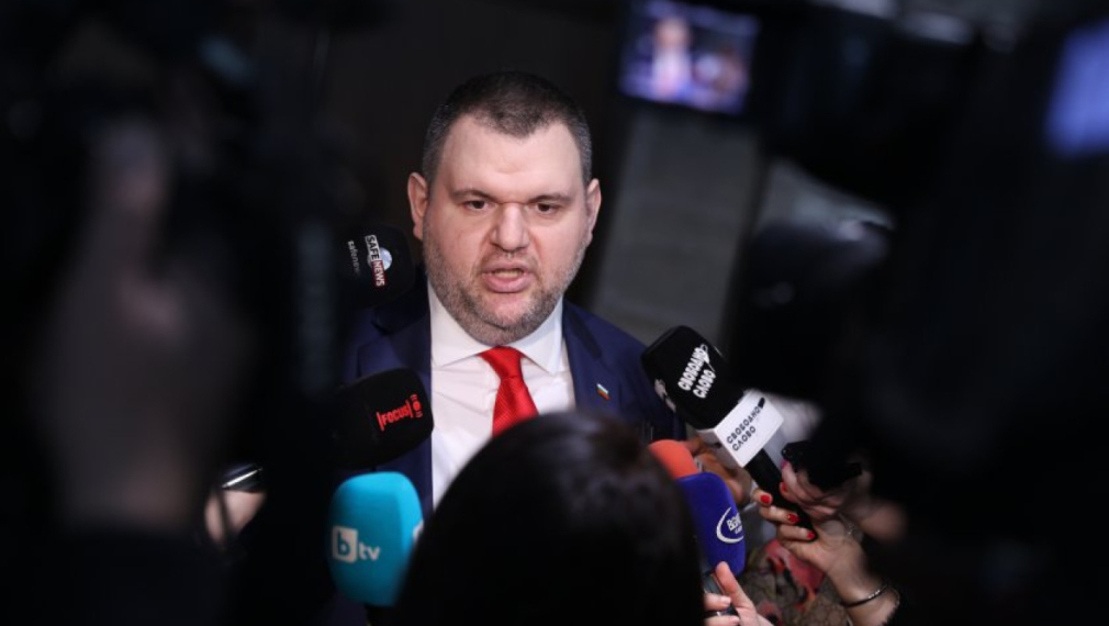 Пеевски иска нулево ДДС за хляба и 9% за ресторантьорите