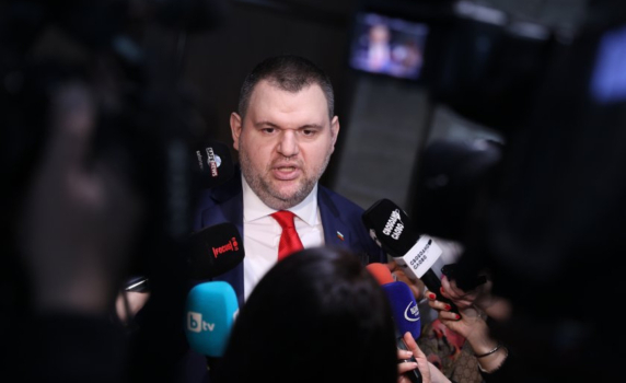 Пеевски иска нулево ДДС за хляба и 9% за ресторантьорите