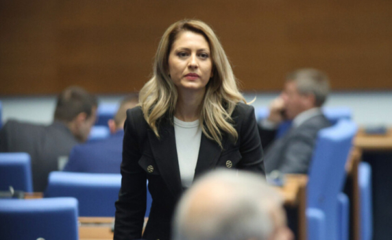 Рая Назарян: Борисов далновидно, отговорно и държавнически отстъпи, за да е добре държавата