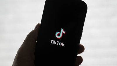 Приложението ТикТок TikTok снощи съобщи че възобновява услугата си в