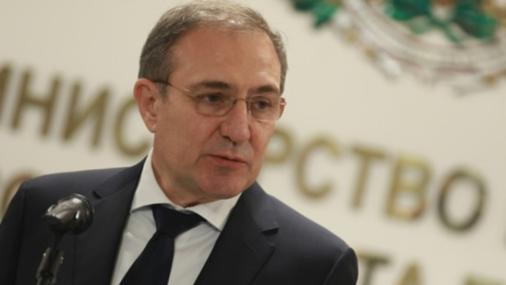 Министър Гуцанов: Ще положим всички усилия нито един човек да не остане без необходимата подкрепа