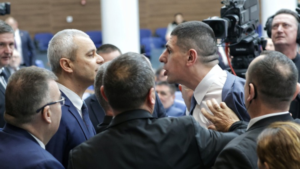 Скандал и спречкване между депутати от "Възраждане" и ПП-ДБ