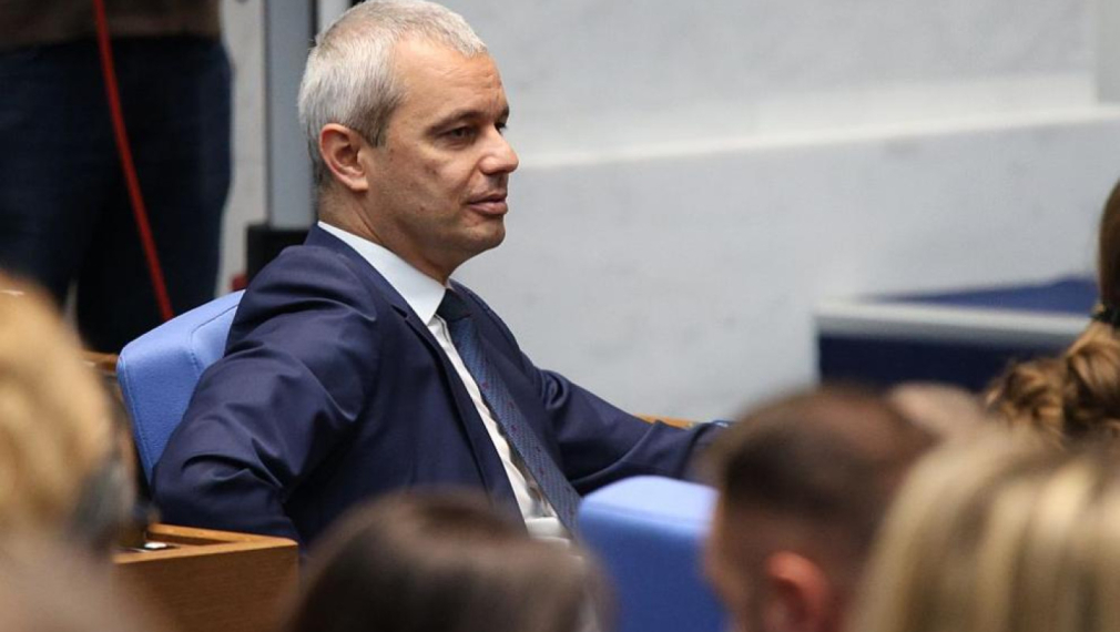 Костадинов: Току-що ПП-ДБ спасиха Пеевски в парламента