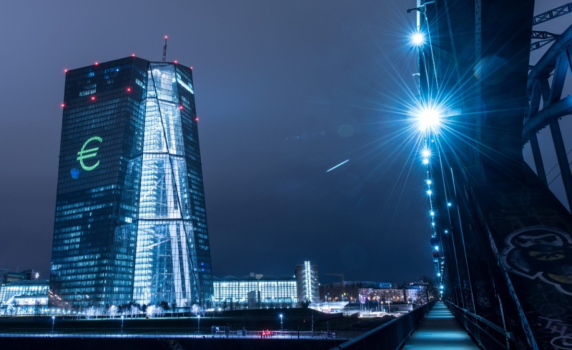 Европейската централна банка подготвя спасителен план за Франция и ще задължи държавите от еврозоната да спасяват Париж