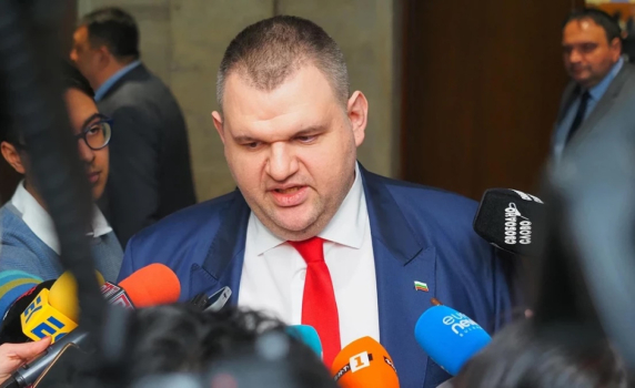 Пеевски: Джевдет Чакъров и синът му имат 500 млн. евро. Дали някой от тях е извадил една стотинка от джоба си, за да помогне на хората?