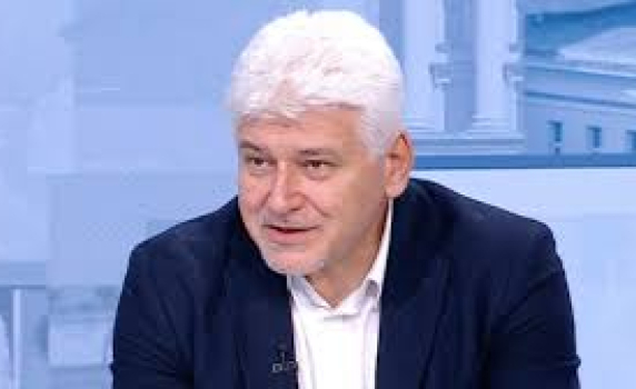 Конституционалисти: Конституционният съд бяга от отговорност за изборите, мие си ръцете с ЦИК