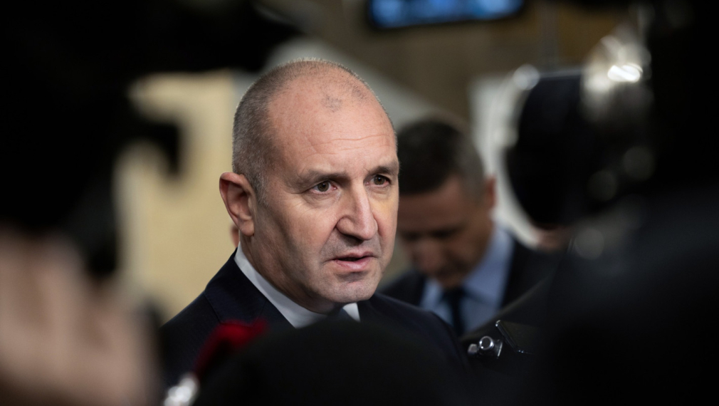 Радев: Позицията на кабинета за войната в Украйна е губеща