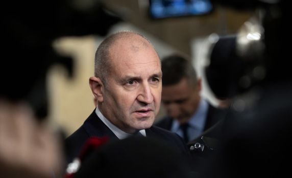 Радев: Позицията на кабинета за войната в Украйна е губеща