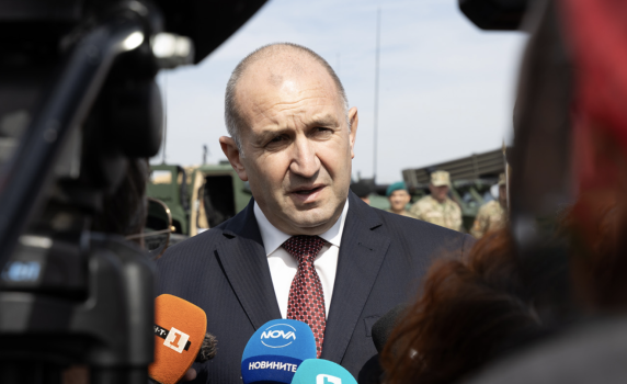 Радев: Конституционният съд да си изпълни задачата. Залогът е дали задкулисието ще погълне цялата държава