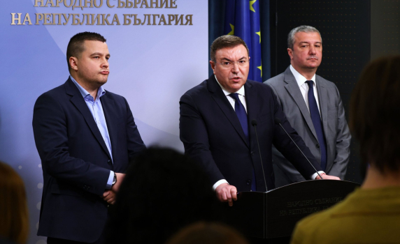 Управляващите решиха антибиотиците и лекарствата за вирусни инфекции да са безплатни за децата до 7 г.
