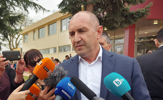 Радев: Точно тези, които опорочиха изборите, атакуват институциите, това е цинизъм