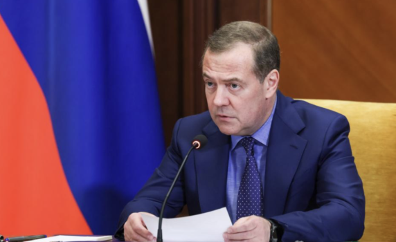 Медведев: Изпращането на "миротворци" на НАТО в Украйна ще означава война