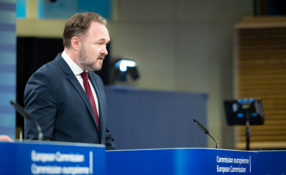 Еврокомисарят по енергетика: ЕС купи от Русия от началото на войната горива на стойност, колкото за 2400 изтребителя Ф-35