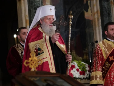 Патриарх Неофит пее за Възкресение Христово