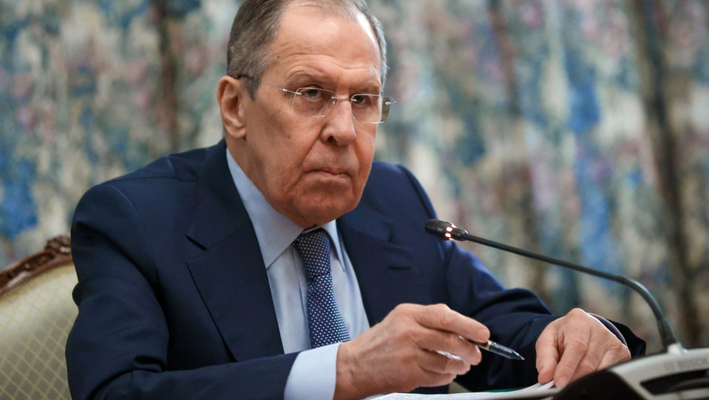 Лавров: Париж изпраща шепнешком сигнали на Москва, че иска да реши проблемите