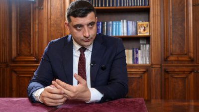Човекът на Джорджеску за президент води с 10% на първия тур в Румъния