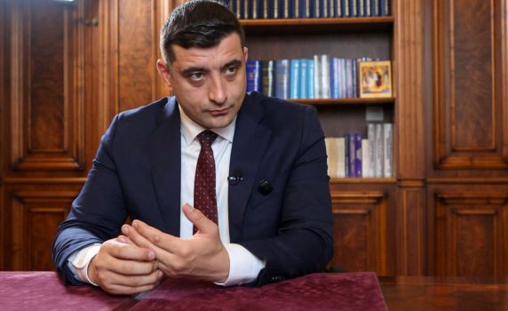 Човекът на Джорджеску за президент води с 10% на първия тур в Румъния