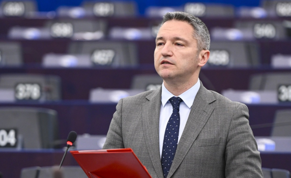 Кристиан Вигенин остро разкритикува Европейската комисия за разрешенията на ГМО