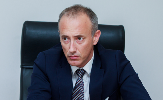 Вижте концепцията на МОН за задължителния час по "Добродетели и религии"