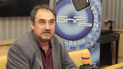 Радев се позиционира на изток от еврото